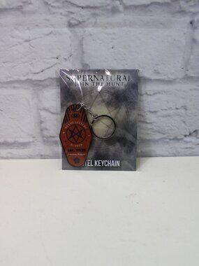 Supernatural Culturefly Join the Hunt Men Of Letters Motel Keychain